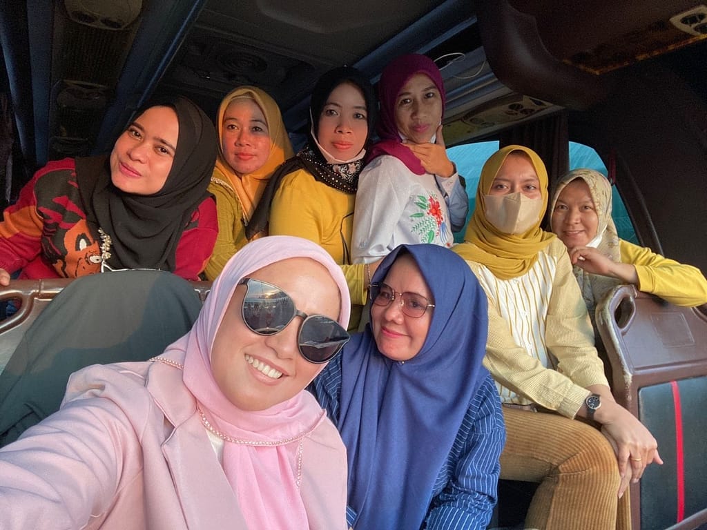 Bus Pariwisata Lampung