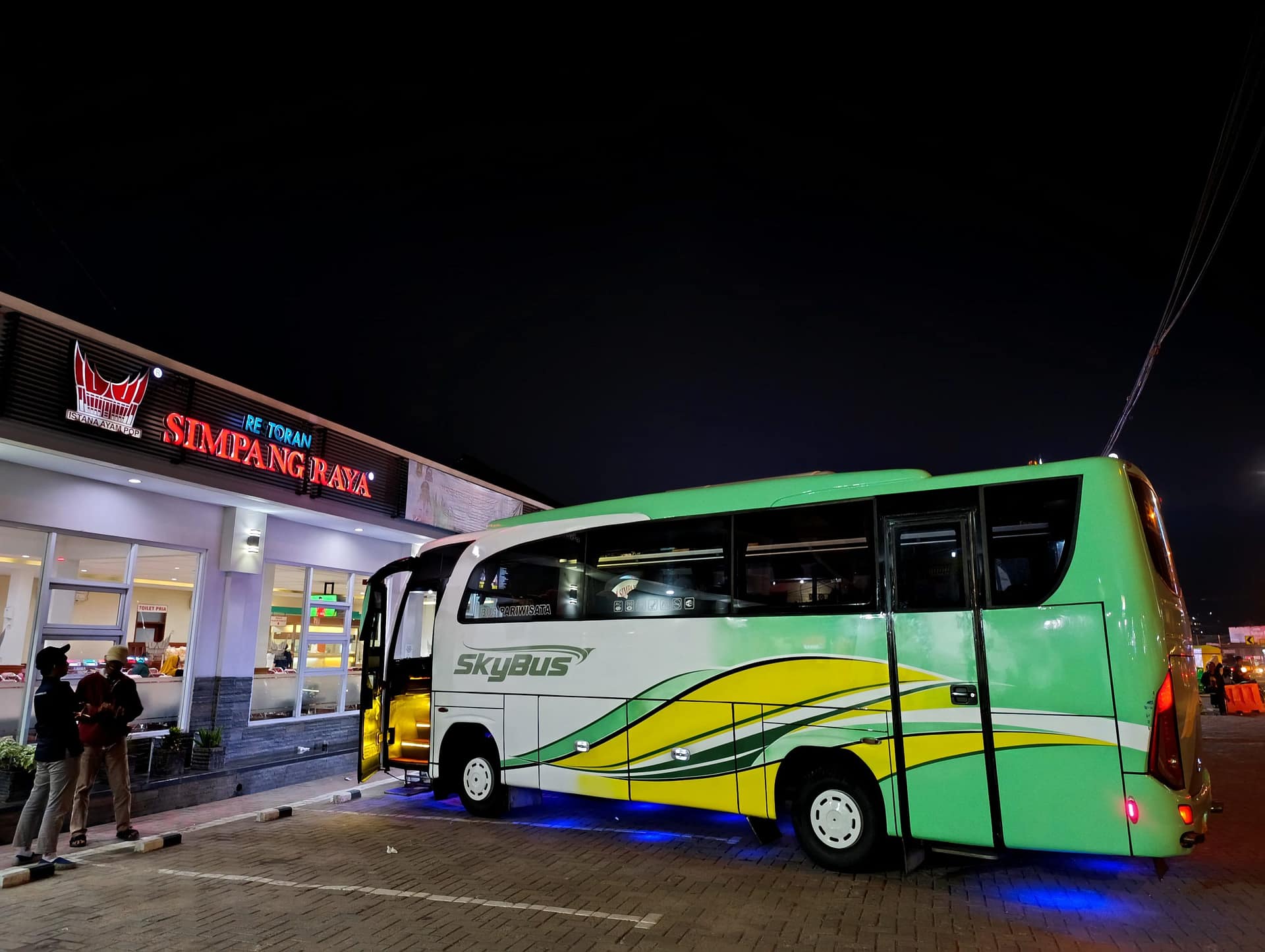 Harga Sewa Bus Bandar Lampung Wisata Pantai Terdekat