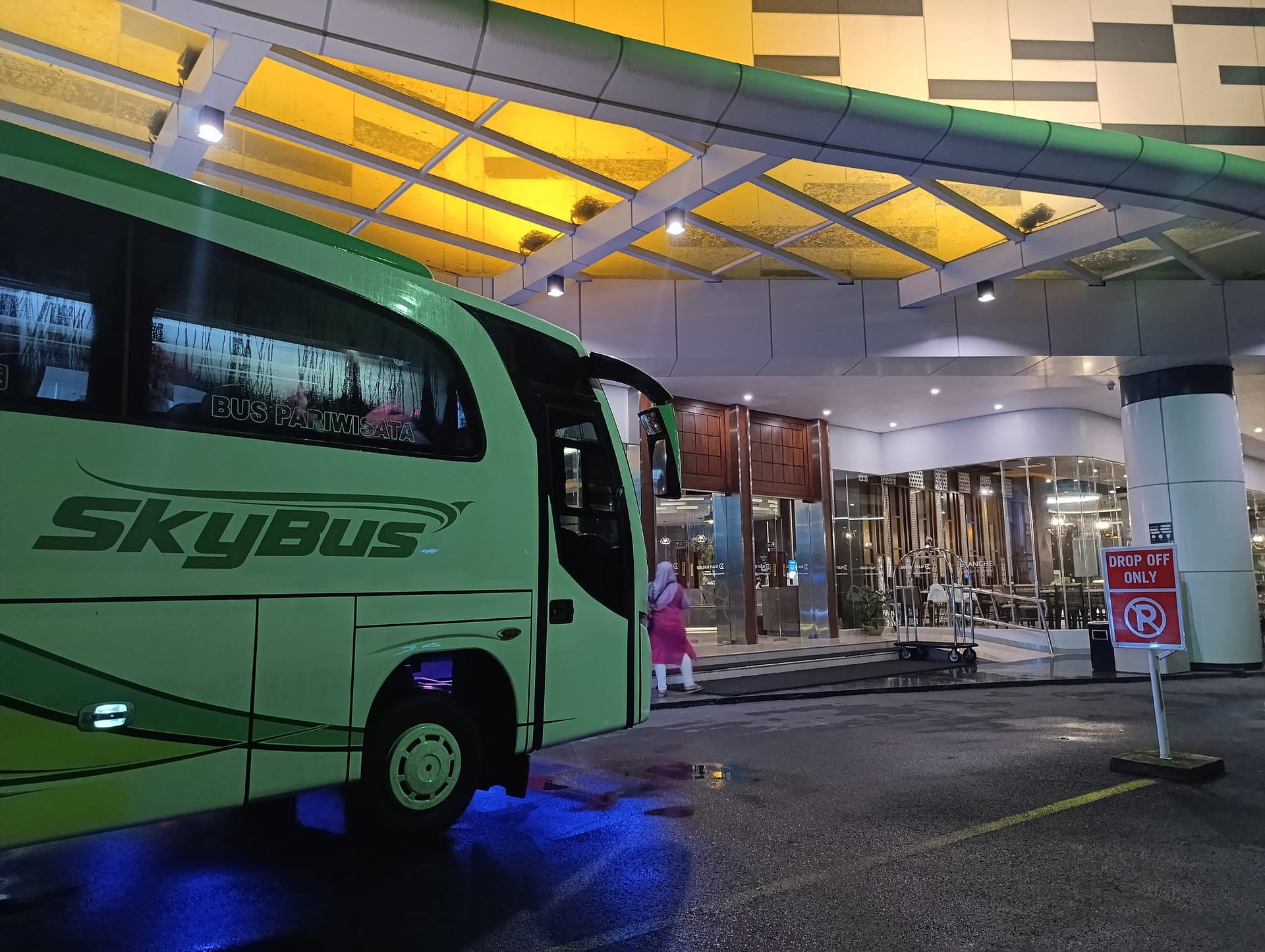 Sewa Mini bus Bandar Lampung 33 Seat