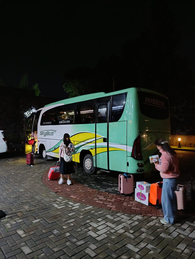 Sewa Mini bus Bandar Lampung 33 Seat